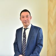 東丈晴(アズマタケハル)の写真